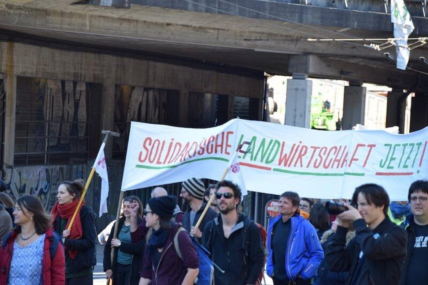 Auch an der Demo «Essen ist poltisch» von Landwirtschaft mit Zukunft Ende Februar war die solidarische Landwirtschaft ein grosses Thema. (Bild jsc)