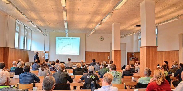 Manchmal fehlt die Zeit, um an einer Weiterbildung teilzunehmen. Ein Podcast schafft neue Möglichkeiten.