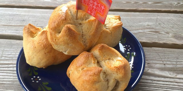 Nicht ganz Zopf, nicht ganz Weggli, aber eindeutig fein: Die 1.-August-Weggen gehören zur Bundesfeier. (Bild jsc)