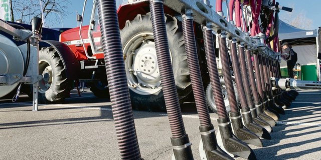 Gülletechnik ist im Dezember vor allem für Ausstellungszwecke im Einsatz: Moderne Systeme wurden letzte Woche am Chlausmärt Sursee präsentiert.  (Symbolbild Josef Scherer)