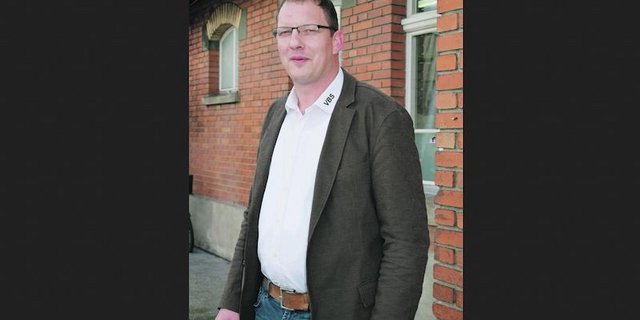 Ruhige Hand und breiter Rücken gefragt: Rolf Rüfenacht wünscht, dass sich die Berner Schafzüchter stärker im SSZV beim Wiederaufbau beteiligen. (Bild dj)