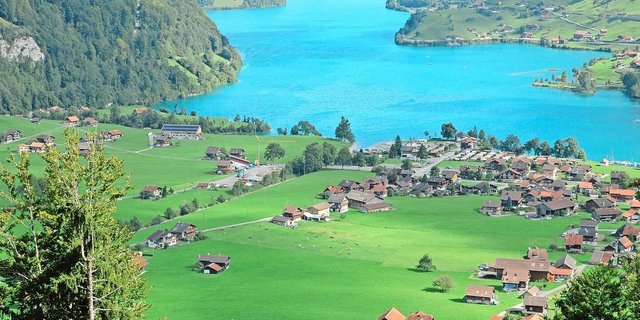 Grünlandkanton Obwalden (Das Bild wurde bei Lungern gemacht). Wenn Landwirte wenig Futter zukaufen und Futterzusätze einsetzen, erhalten sie Beiträge.  