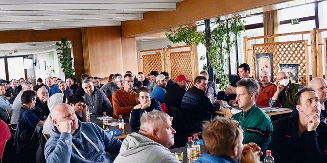 Gross ist die Beteiligung an der Wintertagung des Beratungsrings Gemüse. Dabei zeigt sich: Es gibt viele offene Fragen und der Frust über zahlreiche neue Vorschriften ist ebenso gross.   