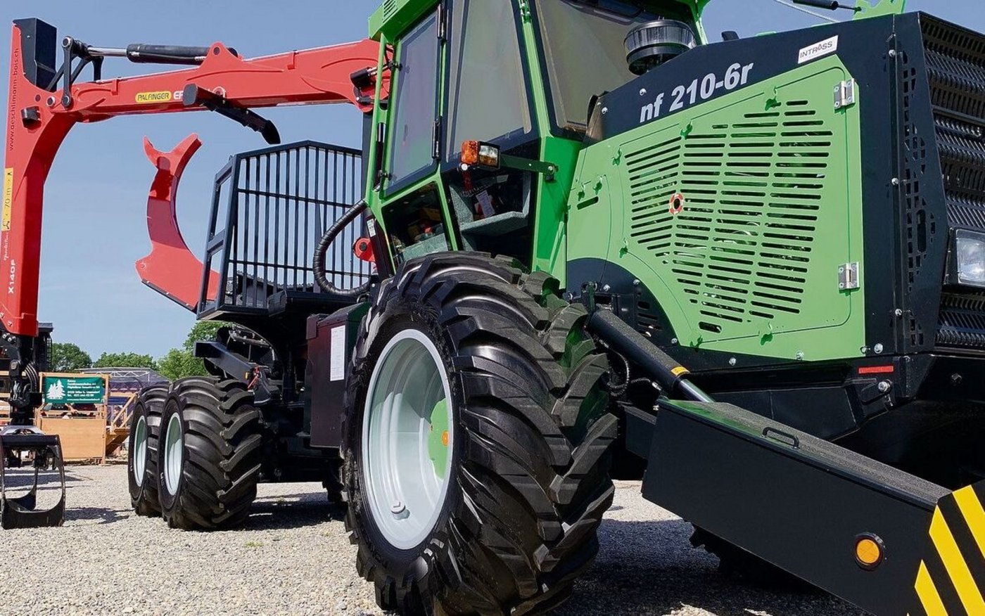 Forstgeräte – hier ein Forwarder an der Forstmesse – werden immer schlagkräftiger. Das hat auch mit der wirtschaftlichen Situation der Waldwirtschaft und dem fehlenden Personal zu tun. 