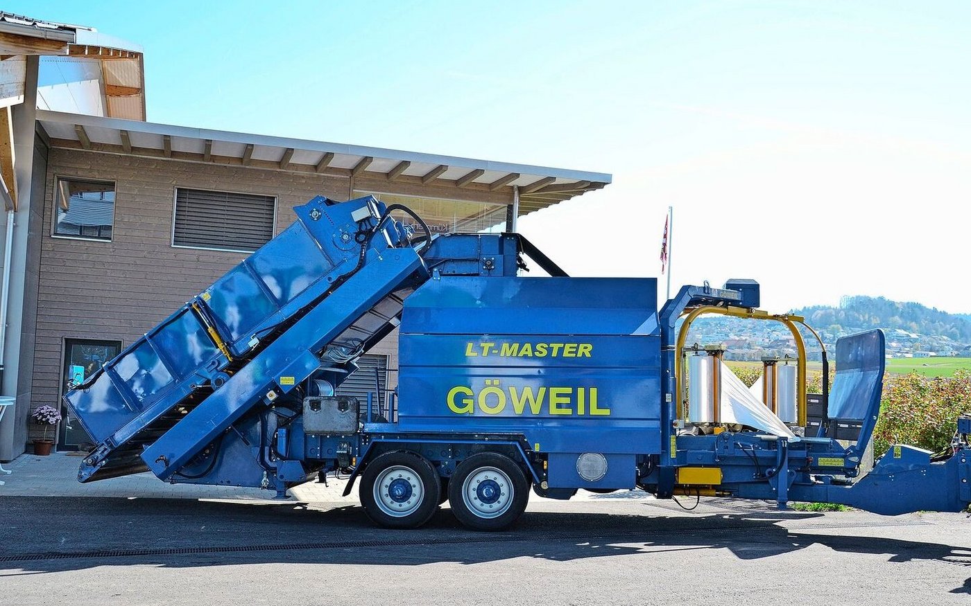 Die grössere Maisballenpresse kommt dort zum Einsatz, wo mehr Platz zur Verfügung steht. 