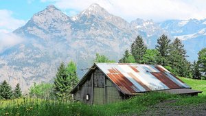Schopf mit Aussicht: Schopf mit Aussicht: Im Gebirge sind der Produktivitätssteigerung enge Grenzen gesetzt.