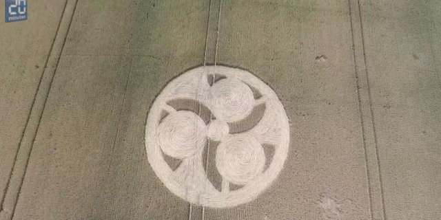 Der Kornkreis in Delley-Portalban... (Screenshot 20 Minuten)