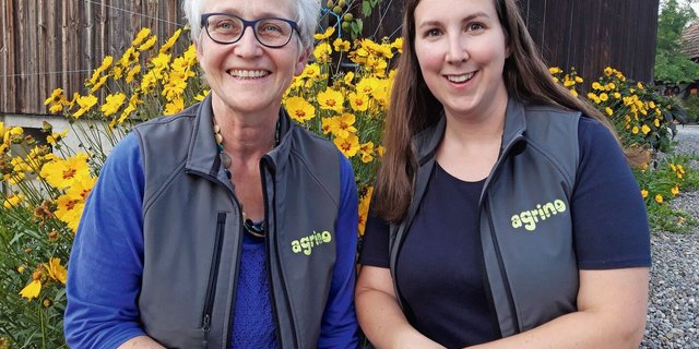 Vroni und Marcia Peterhans von der Betriebsgemeinschaft Agrino engagieren sich für ihren Berufsstand: Vroni Peterhans empfängt seit über 20 Jahren Klassen auf dem Hof, Marcia Peterhans ist seit 2019 Referentin bei Agro-Image. 