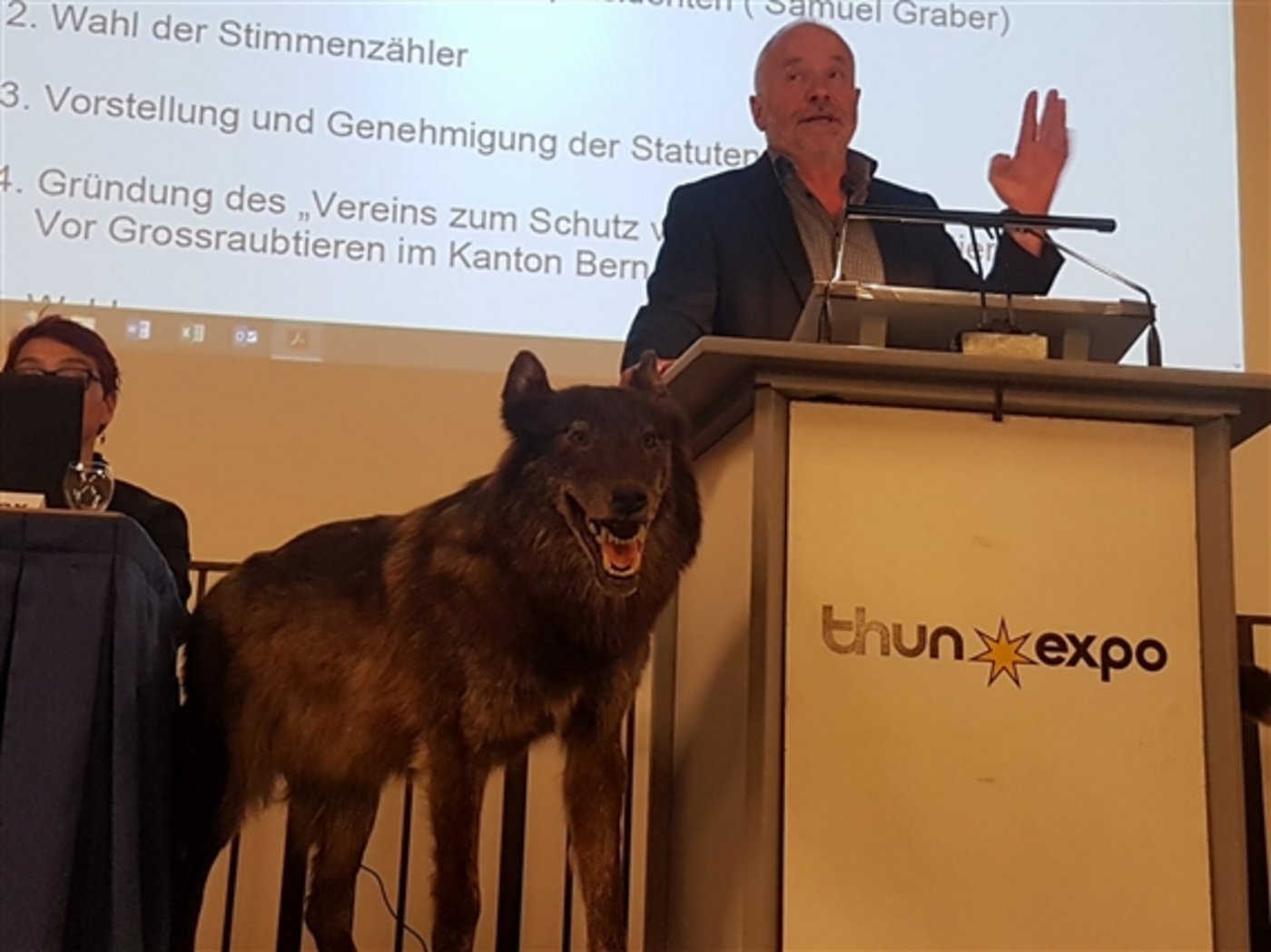 Die Wolfskritische Vereingung wurde im April in Thun gegründet (im Bild Tagespräsident Samuel Graber). (Bild dj) 