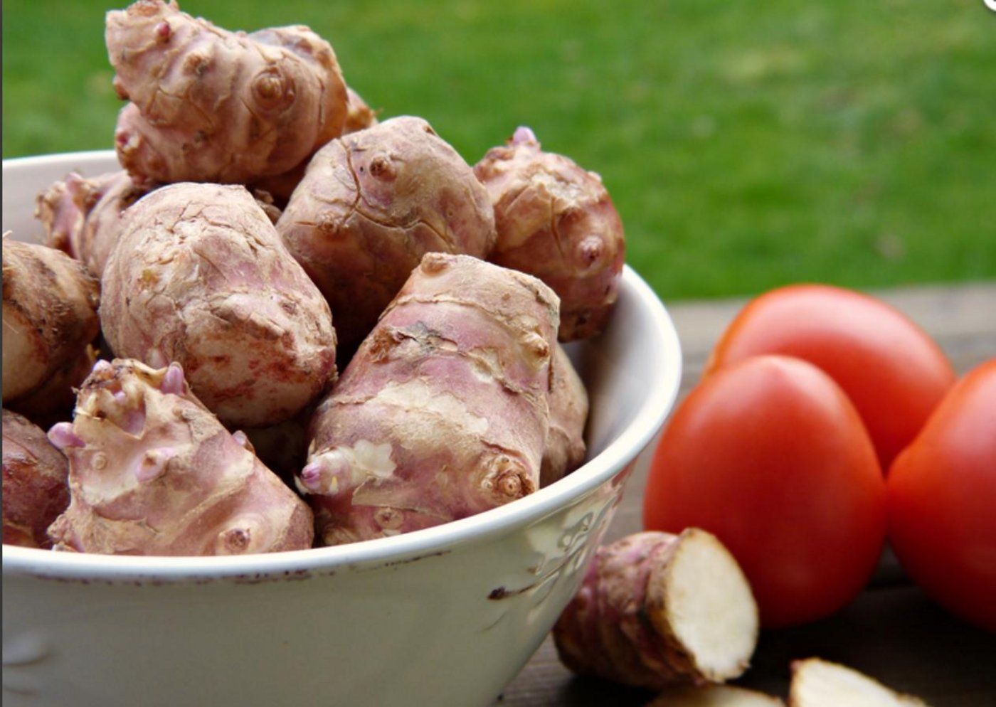 Beim Gemüse Topinambur sind die Wurzelknollen essbar..