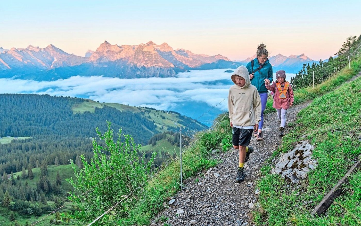 Für das grandiose Panorama haben Levin und seine Schwester Mayla frühmorgens auf dem Schulweg noch kein Auge.