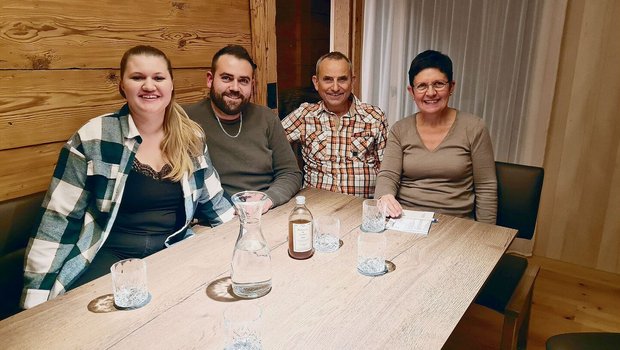 Seraina Amrein, Stefan Bühlmann, Alois Bühlmann und Alice Bühlmann beim gemeinsamen Gespräch (v. l. n. r.). 