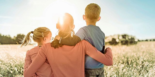 In der Schweiz endet fast jede zweite Ehe mit einer Scheidung. Sind Kinder da, stellen sich nun viele Fragen. Oft übernimmt ein Elternteil nach der Trennung mehr Verantwortung.