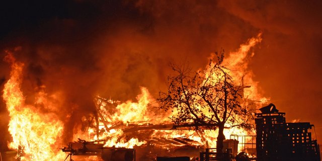 Beide Gebäude brannten vollständig nieder. (Bild Kantonspolizei Luzern)