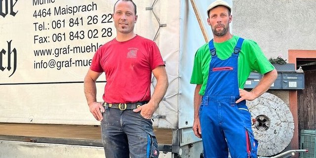 Die Brüder Samuel (l.) und Stephan Graf betreiben Getreidebau, Grossviehmast und eine eigene Kleinmühle.