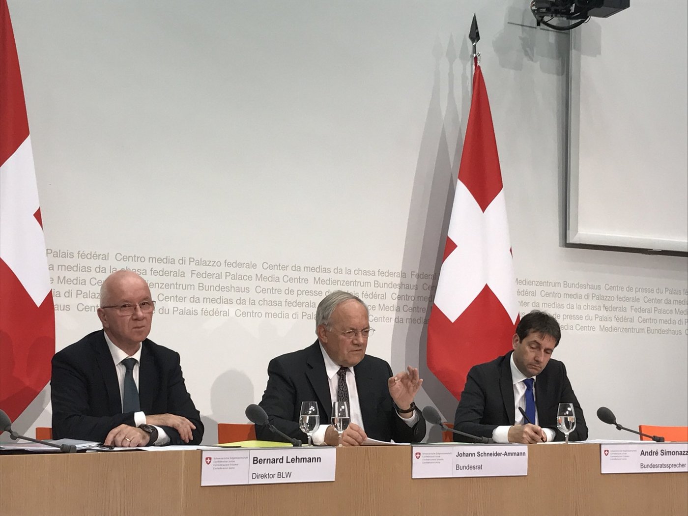 Bundesrat Schneider-Ammann bei der Präsentation der Gesamtschau: Ob sie zurückgewiesen wird, spielt keine Rolle für die AP 22+. (Bild akr)