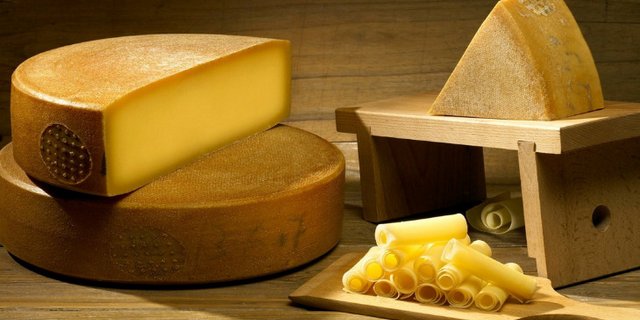 AOP- und IGP-Produkte würden einzelne Anforderungen der Initiativen bereits erfüllen. Z. B. AOP-Käse, was die Fütterung der Milchkühe angehe. (Bild Switzerland Cheese-Marketing)