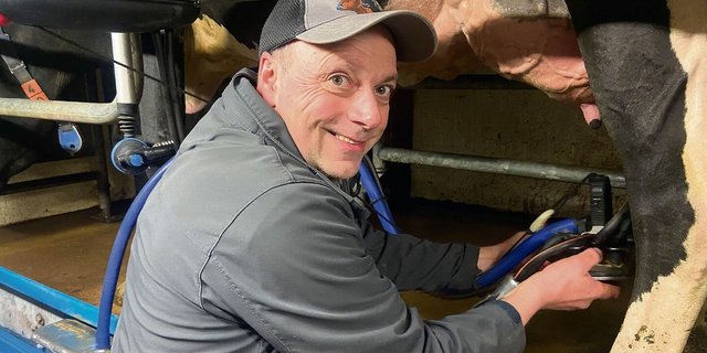 Passionierter Züchter und Milchproduzent: Christophe Noël ist jeden Tag im Melkstand.  