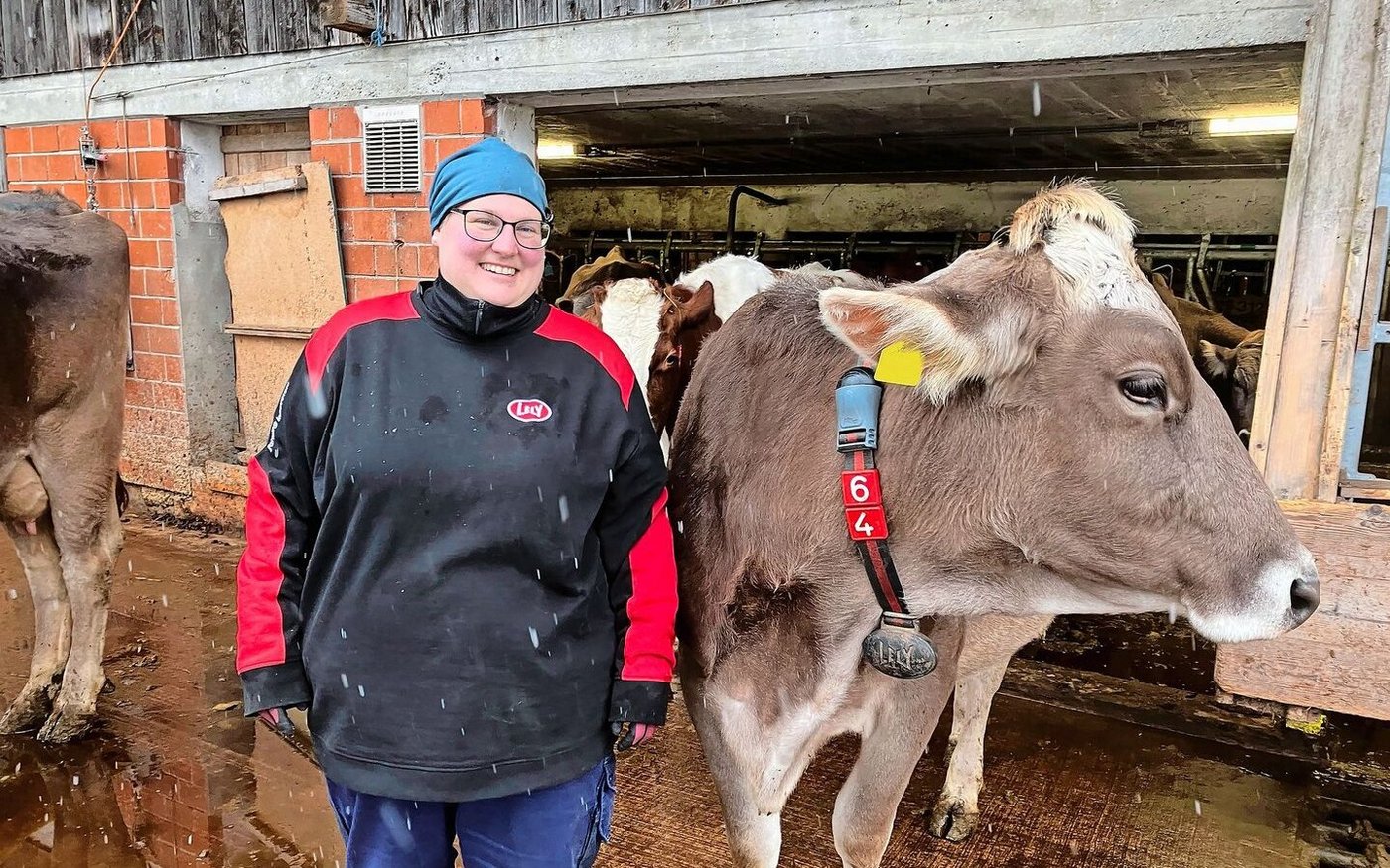 Neben ihrer Tätigkeit als Lehrerin am Strickhof bewirtschaftet Tamara Bieri einen Biomilchwirtschaftsbetrieb, den sie vor vier Jahren von ihren Eltern übernommen hat.