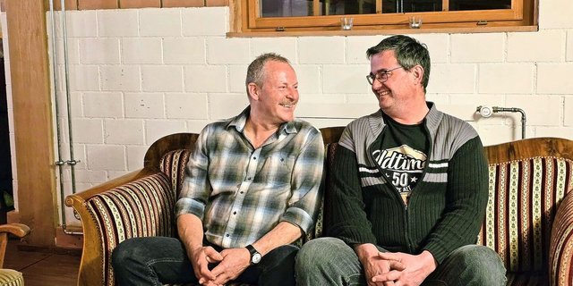 Der Alte und der Neue: Peter Tschanz (links) übergibt das Präsidium an Hansruedi Mast.