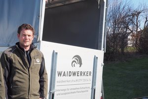 Damian Signer: «Die Hof- und Weidetötung hat eine Zukunft» «Die Konsumenten essen bewusster. Sie essen weniger Fleisch, sind aber auch bereit, mehr dafür zu bezahlen», sagt Damian Signer. Die Hof- oder Weidetötung entspreche diesem Trend. (Bilder Christian Weber)