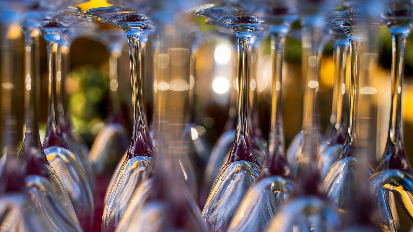 Der «Swiss Wine Summer» macht den Ausschank von Schweizer Weinen für Hotellerie und Gastronomie attraktiver. (Bild Pixabay)