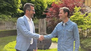 Alain Raymond, CEO GMSA (links), und Alessandro Fontano, Eigentümer der Mulino Maroggia. Beiderseits soll das Sortiment ergänzt werden.