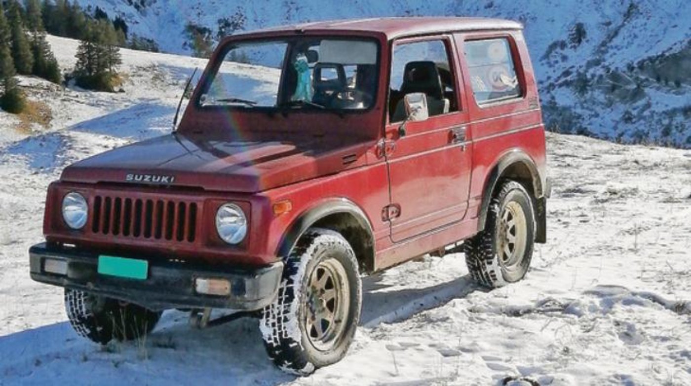 Wer in den Bergen wohnt, braucht einen fahrbaren Untersatz. Toni Bergmann ist deshalb mit seinem Jeepli unterwegs. (Bild Toni Bergmann)