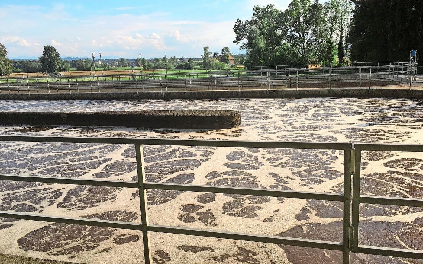 Der von deutschen Forschenden beschiebene Prozess im Klärschlamm bringt nur geringer Mengen Glyphosat hervor. Es gibt aber noch einige Fragezeichen dazu, was in echten ARA abläuft.