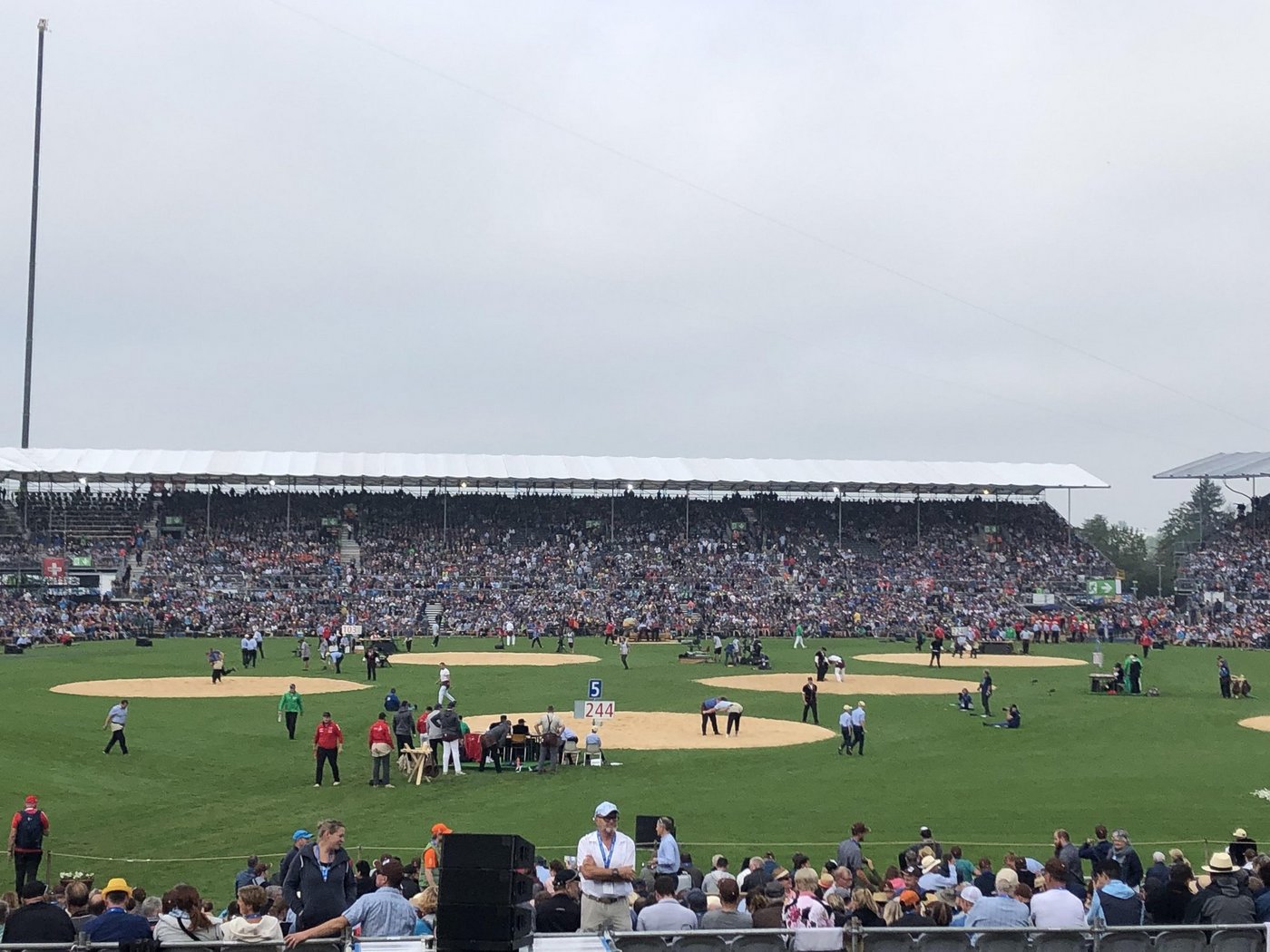Ganz so wie das Esaf Zug wird das Schwingfest in Pratteln Corona-bedingt nicht durchgeführt werden können. (Archivbild BauZ/Markus Studer)