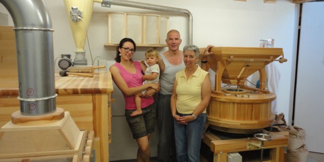 Mittlerweile wird auf dem Betrieb der Familie Thommen auch das Getreide anderer Urdinkel-Produzenten verarbeitet. (Bild SBV)