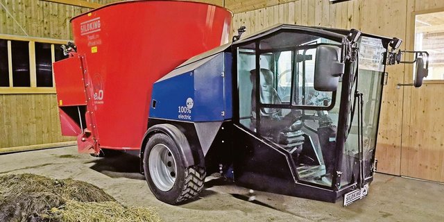 Familie Gerber hat sich für einen selbstfahrenden Siloking mit Batterie entschieden.