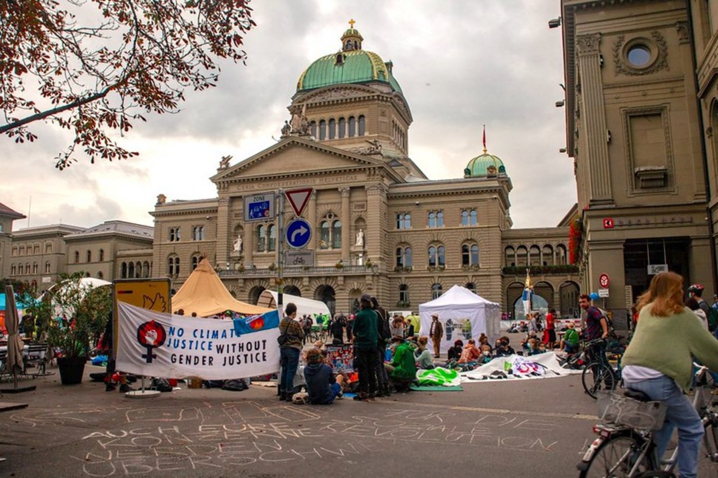 48 Stunden dauerte die Besetzung des Bundesplatzes. Während der Parlamentssession muss dieser rechtlich gesehen eigentlich frei bleiben. (Bild riseupforchange.ch)