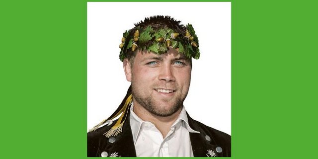 Willy Graber leitet einen Landwirtschaftsbetrieb in Bolligen BE und arbeitet nebenbei als Dachdecker. Er hat 110 Kränze und sechs Kranzfestsiege errungen. (Bild zVg))