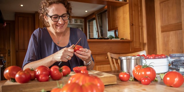 Lotti Baumann ist Bäuerin in Beinwil am See und setzt sich gegen Food Waste ein. (Bilder Pia Neuenschwander)