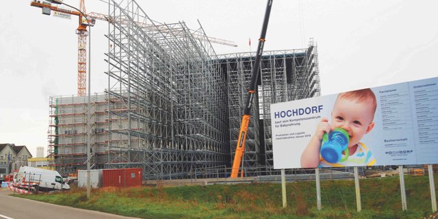 Die Situation an der Spitze der Hochdorf erinnert an eine Baustelle. Hier ein Bild aus Sulgen TG, wo der Milchverarbeiter sein Kompetenzzentrum für Babynahrung baut. (Bild Christian Weber)
