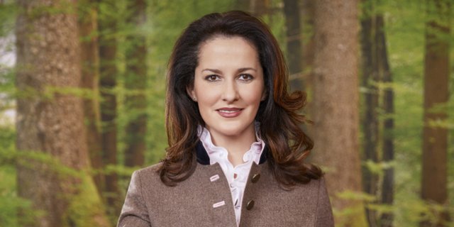 Staatsministerin Michaela Kaniber will das Image der Landwirte verbessern. (Bild StMELF)