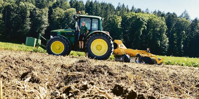 Nadine Neukomm aus Münchenbuchsee BE macht ihr 3. Lehrjahr bei Marc und Rosmarie Vogt in Diemerswil BE.(Bild zVg)