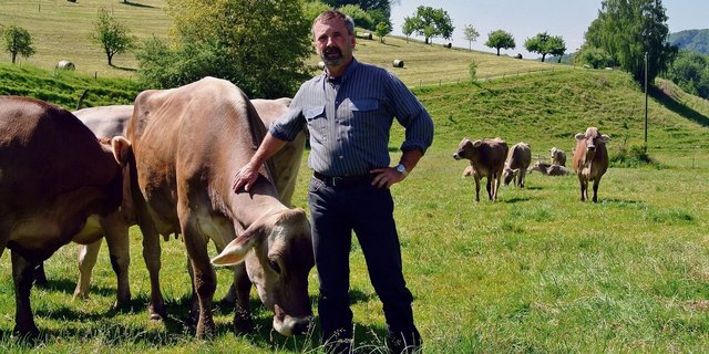 Am kommenden Mittwoch hat Hanspeter Kern seinen letzten Arbeitstag als SMP-Präsident. Künftig wird der 69-jährige wieder mehr Zeit haben für die Kühe und die Reben, die er bereits dem Sohn übergeben hat. 