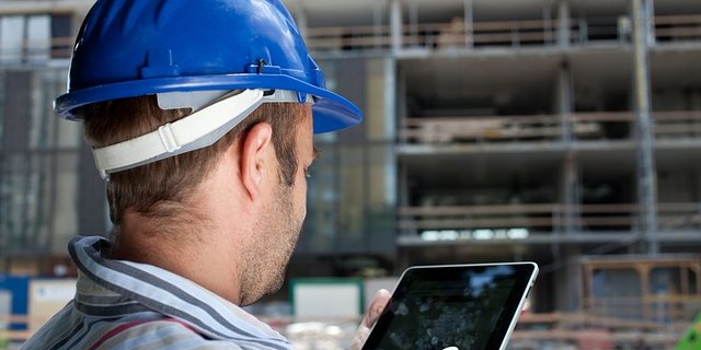 Ingenieure haben Lösungen wie etwa energieeffiziente Gebäude bereit für die Klimawende. (Bild pixabay) 