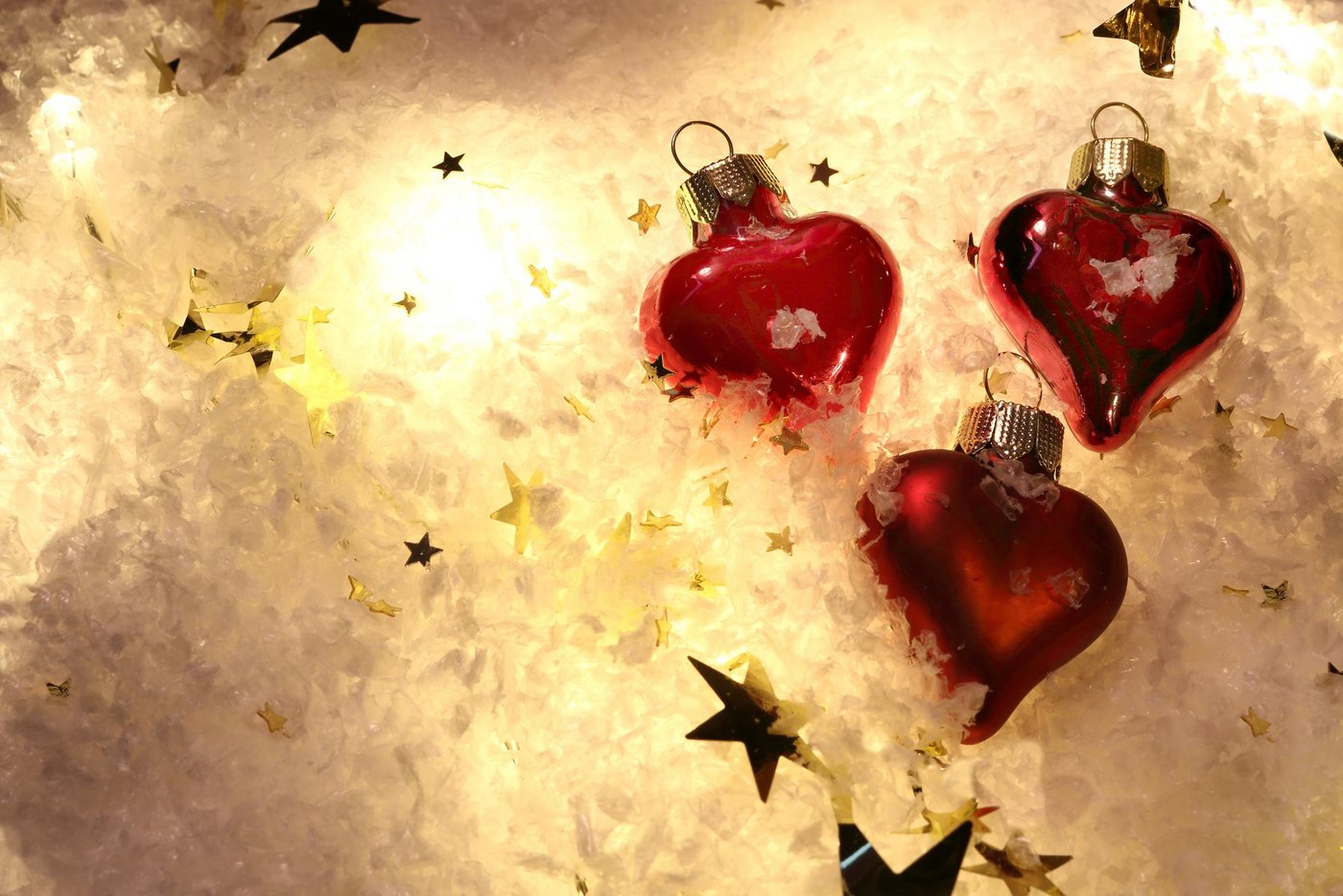 Das Eis im Herzen eines Menschen kann ganz schnell und urplötzlich schmelzen. Manchmal braucht es dafür nur einen ganz kurzen, aber umso besonderen Moment ... (Bild: touchingpics.com / pixelio.de)