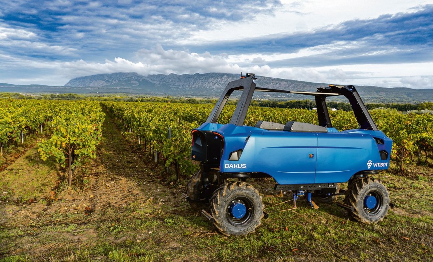 Das Start-up Vitibot stellte an der Fira ihren neusten Wurf, den «Bakus», vor. Am Metallprofil an der Unterseite des Roboters lassen sich  Werkzeuge installieren und auswechseln. (Bild Vitibot)