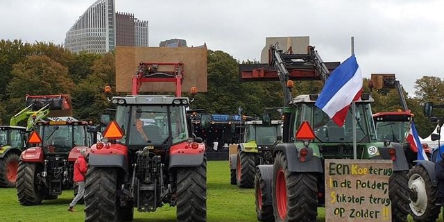 Die deutschen Bauern planen Demonstrationen nach niederländischem Vorbild. (Bild Twitter Hugo @hevestwit))