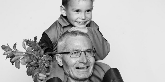 Das Bild auf dem Plakat der Imagekampagne zeigt Andreas Maag mit seinem Enkel. (zVg)