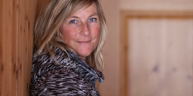 Hebamme, Hypnose-Therapeutin und Tandem-Gleitschirmpilotin Katrin Ganter. (Foto: Pia Neuenschwander)