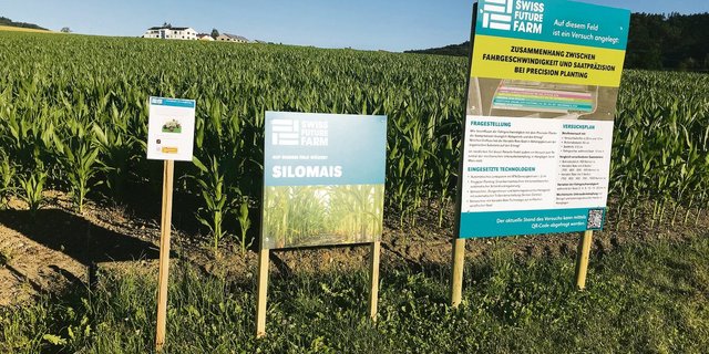 Auf dem Gelände der Swiss Future Farm wurde ein landwirtschaftlicher Themenweg mit 13 Stationen eingerichtet, die via App zu Hintergrundwissen und Quizfragen führen.(Bilder Alexandra Stückelberger)