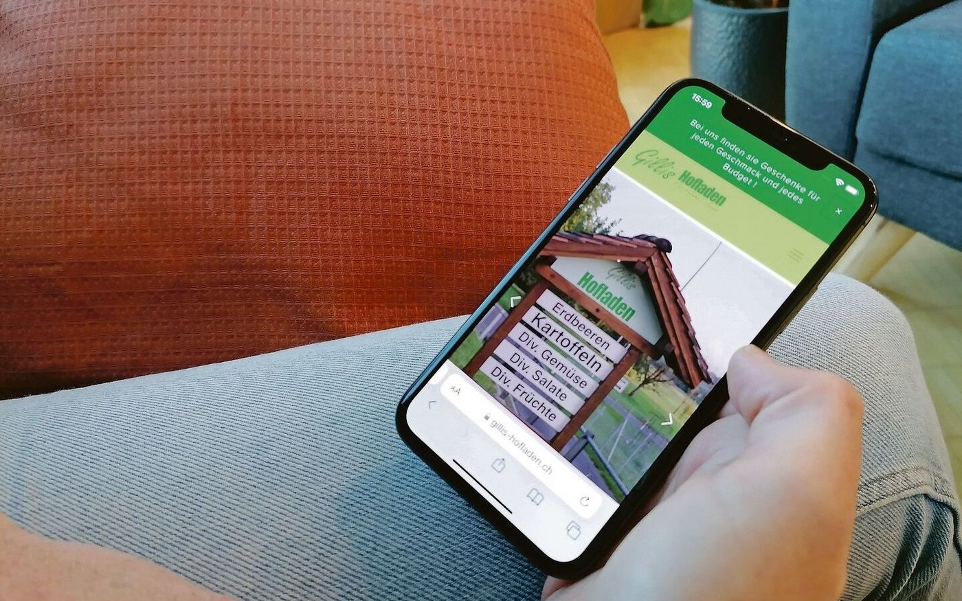 Christine und Markus Gilli liessen ihre Website von einer Agentur machen. Es kann aber auch selbst daran getüftelt werden. 