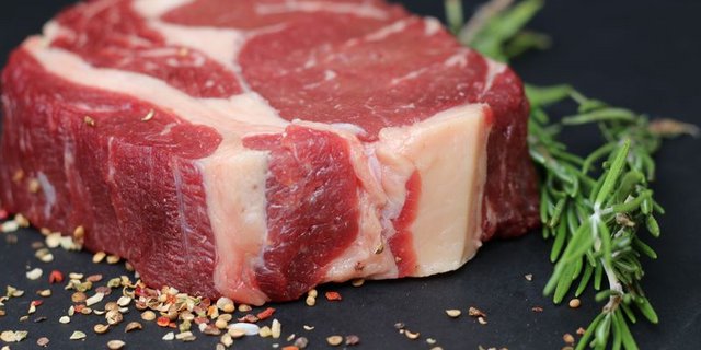 Der Schweizer Fleisch-Fachverband kann nicht nachvollziehen, dass gebräuchliche Namen von Fleischprodukten für veganes Essen verwendet werden. (Bild Pixabay)