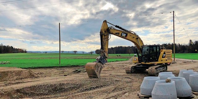 Wenn die Bagger auffahren, um Schächte, Durchleitungen oder Strassen zu bauen, geht oft wertvolles Kulturland verloren. Der Kulturlandverlust und -schaden muss entschädigt werden. 