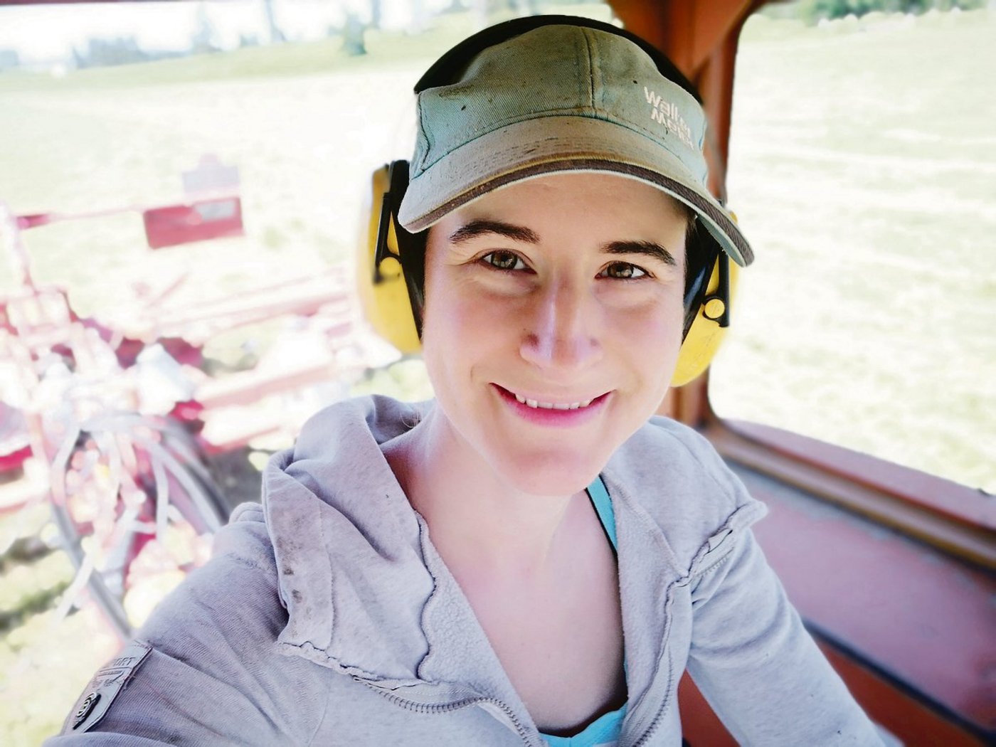 Die Baselbieterin Rebecca Heri macht eine Zweitausbildung zur Biolandwirtin im Berner Jura. (Bild zVg)